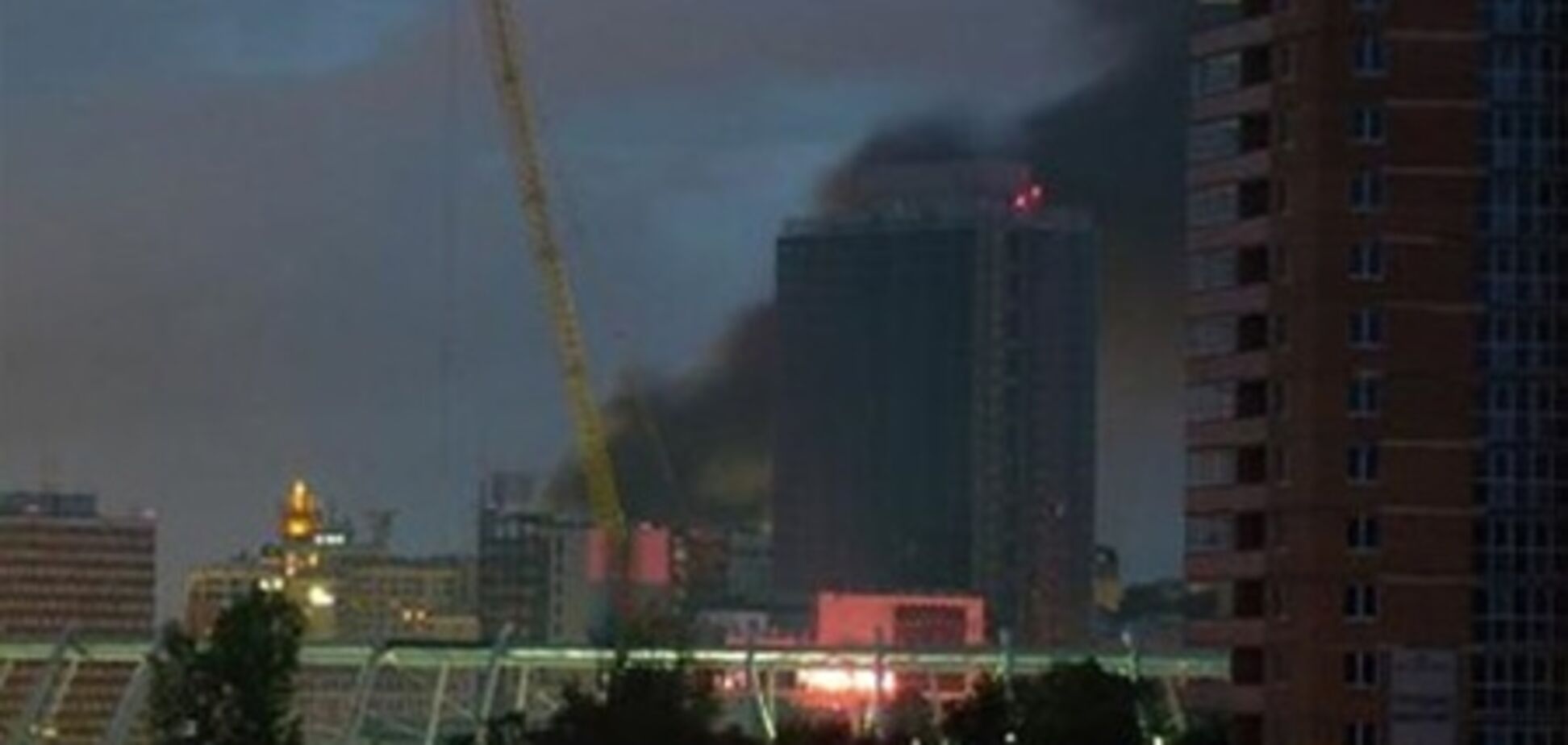 Пожар на Крещатике: на людей летели горячие обломки. Фото