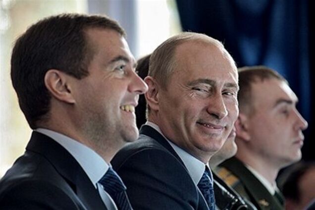 Медведєв відмовляється змагатися з Путіним