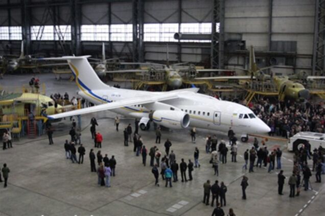 Україна і Росія підписали контракт на 10 літаків Ан-158