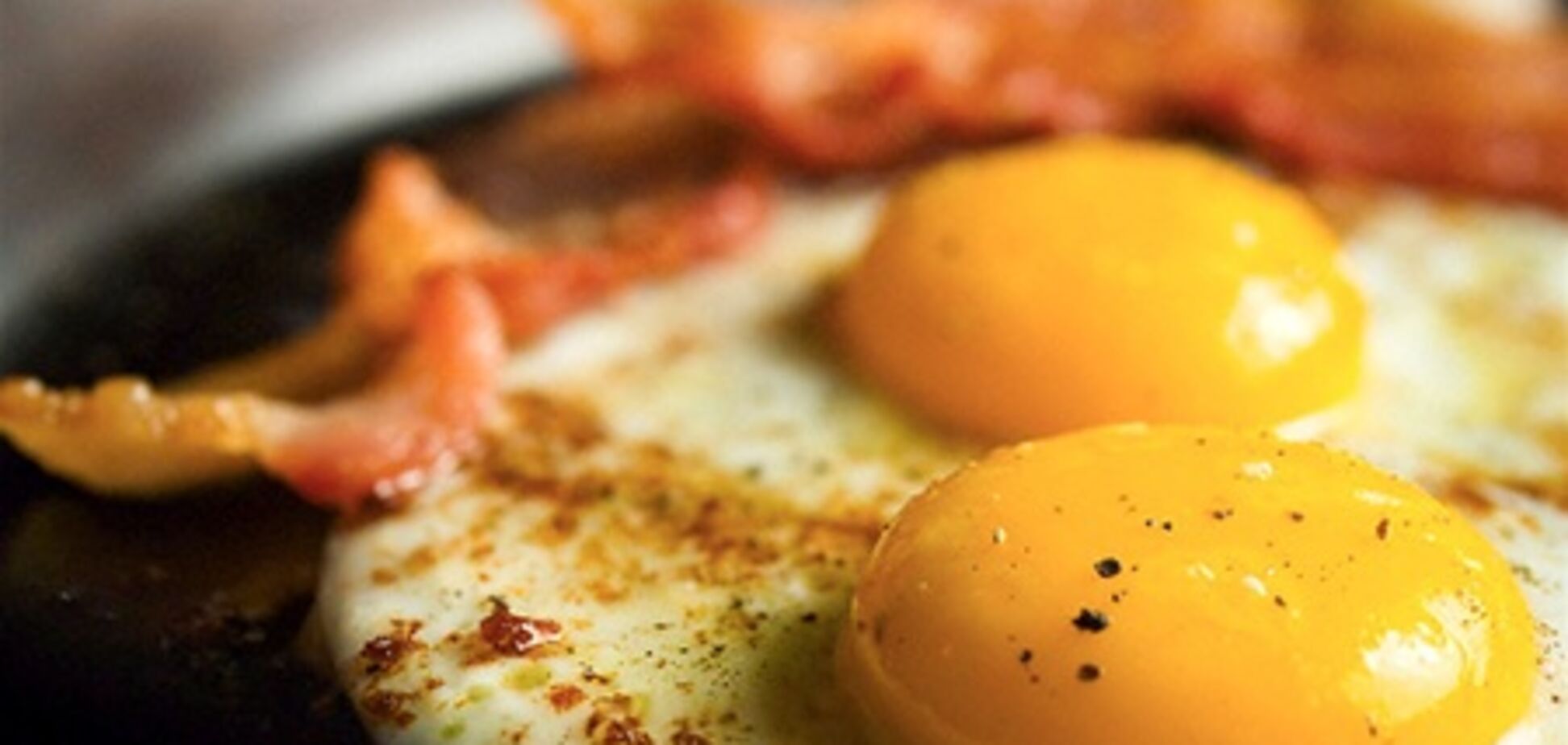 Неизвестные произвели акцию приготовления яичницы на «Вечном огне»