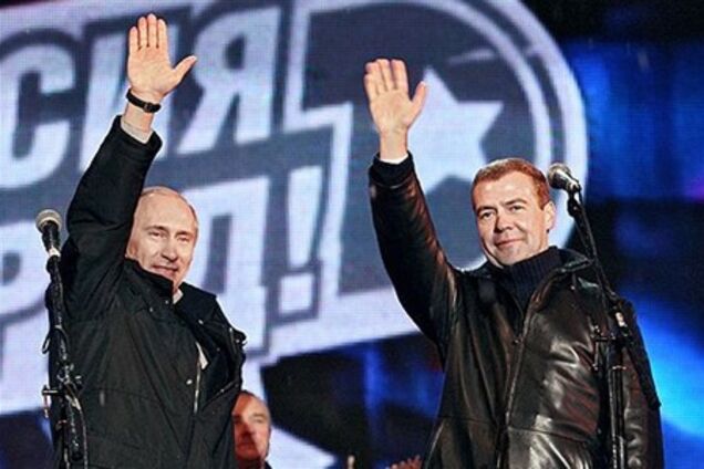 Оппозиция Думы РФ предложила Путину и Медведеву бороться за пост президента