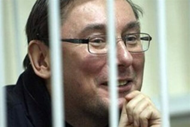 Жареные голубцы подвели Луценко в тюрьме