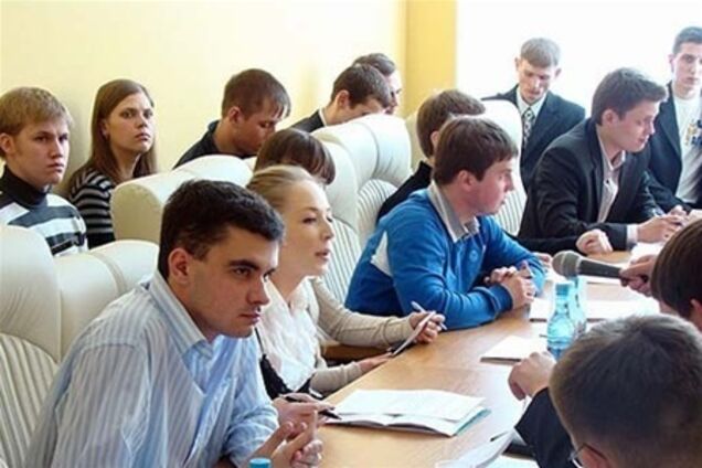 Абитуриенты боятся подавать документы через интернет