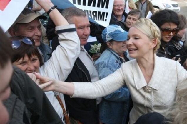 Тимошенко вийшла на мітинг до своїх прихильників на Хрещатику