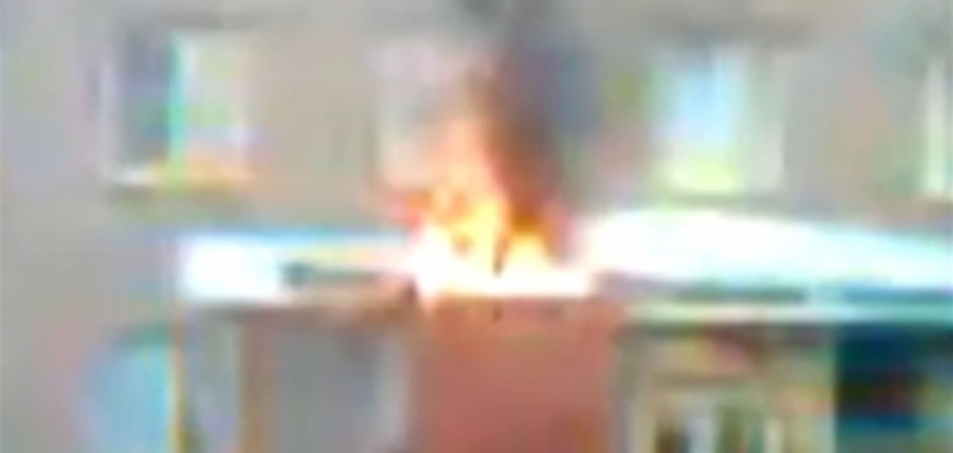 Мужчина сжег себя заживо на памятнике Ленину из-за СПИДа. Видео