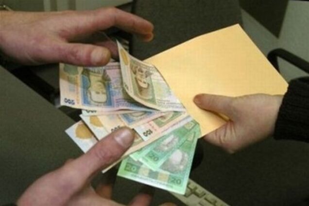 Черкащина. Виявлено понад 8 тис. випадків виплати зарплати 'в конвертах'
