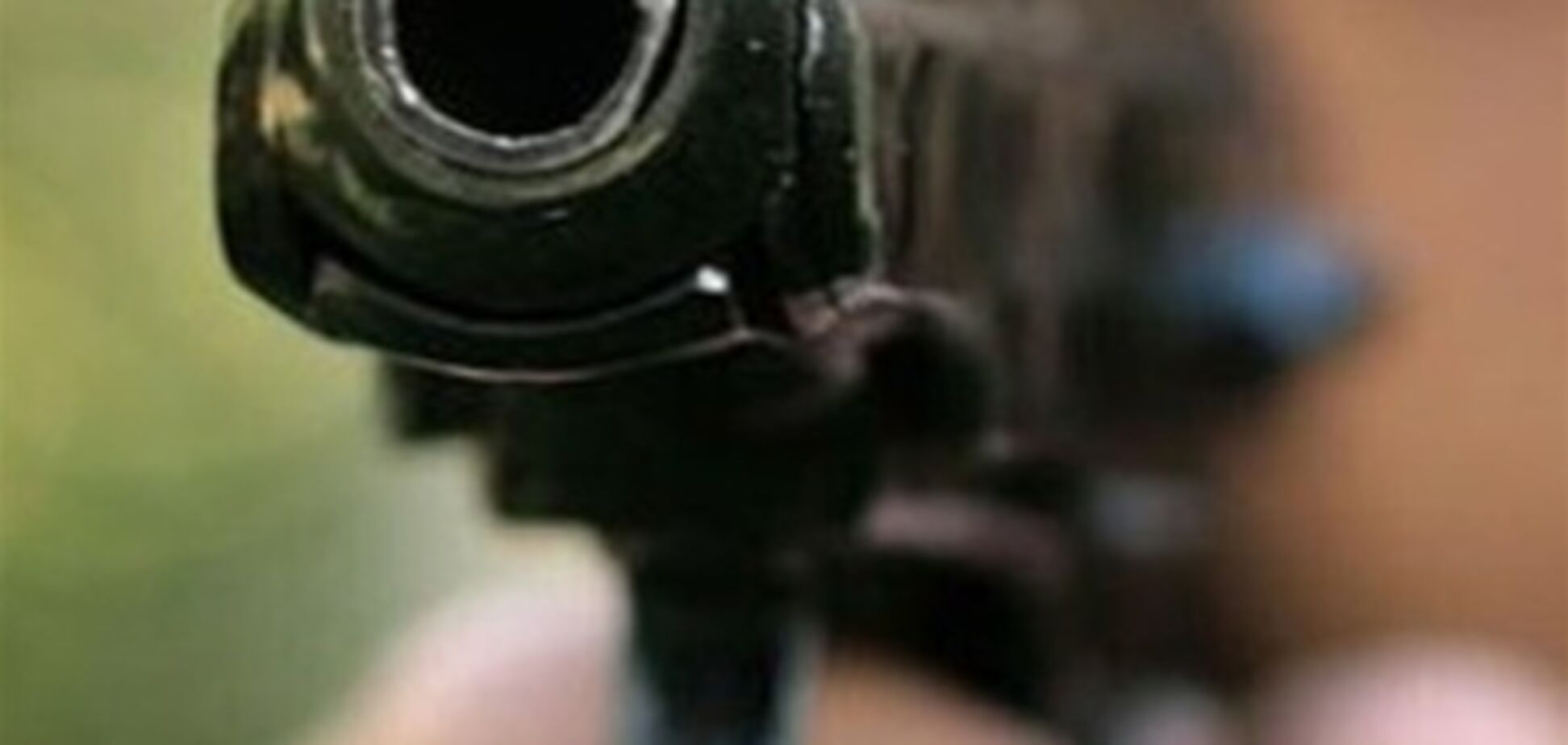 Киевлянин устроил тир на голове у прохожего