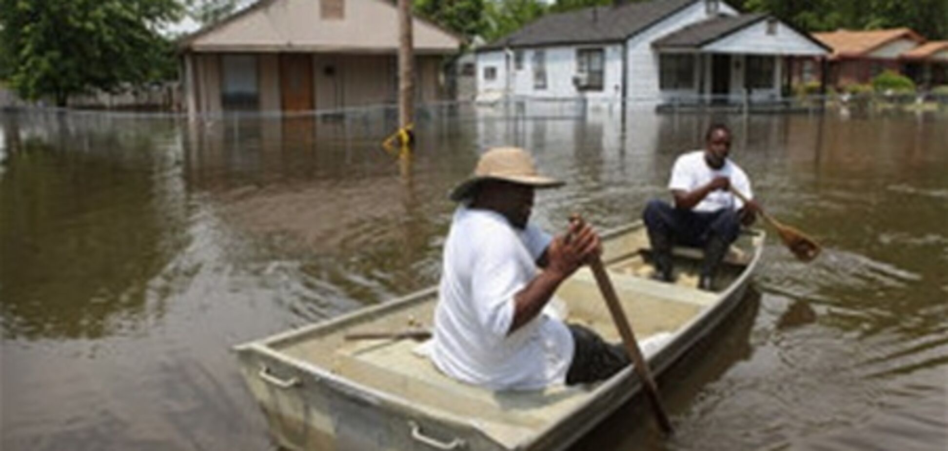 В США река Миссури прорвала заграждение вокруг АЭС
