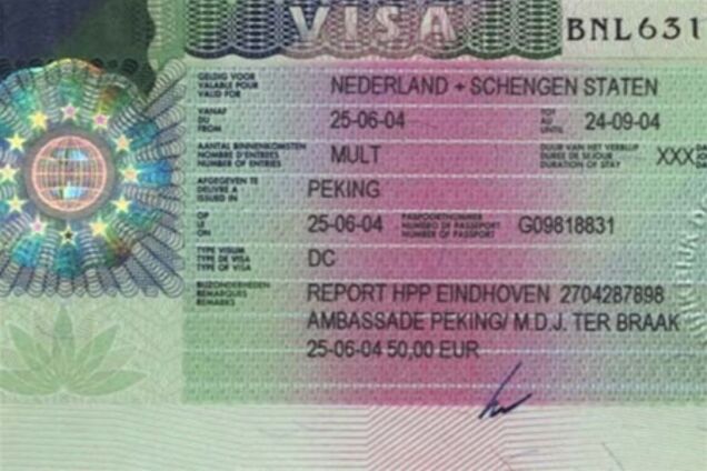 Польша почти вдвое увеличила выдачу виз украинцам