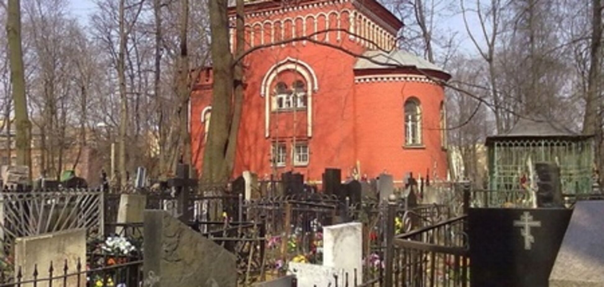 У Москві біля цвинтаря чоловік обстріляв міліціонерів