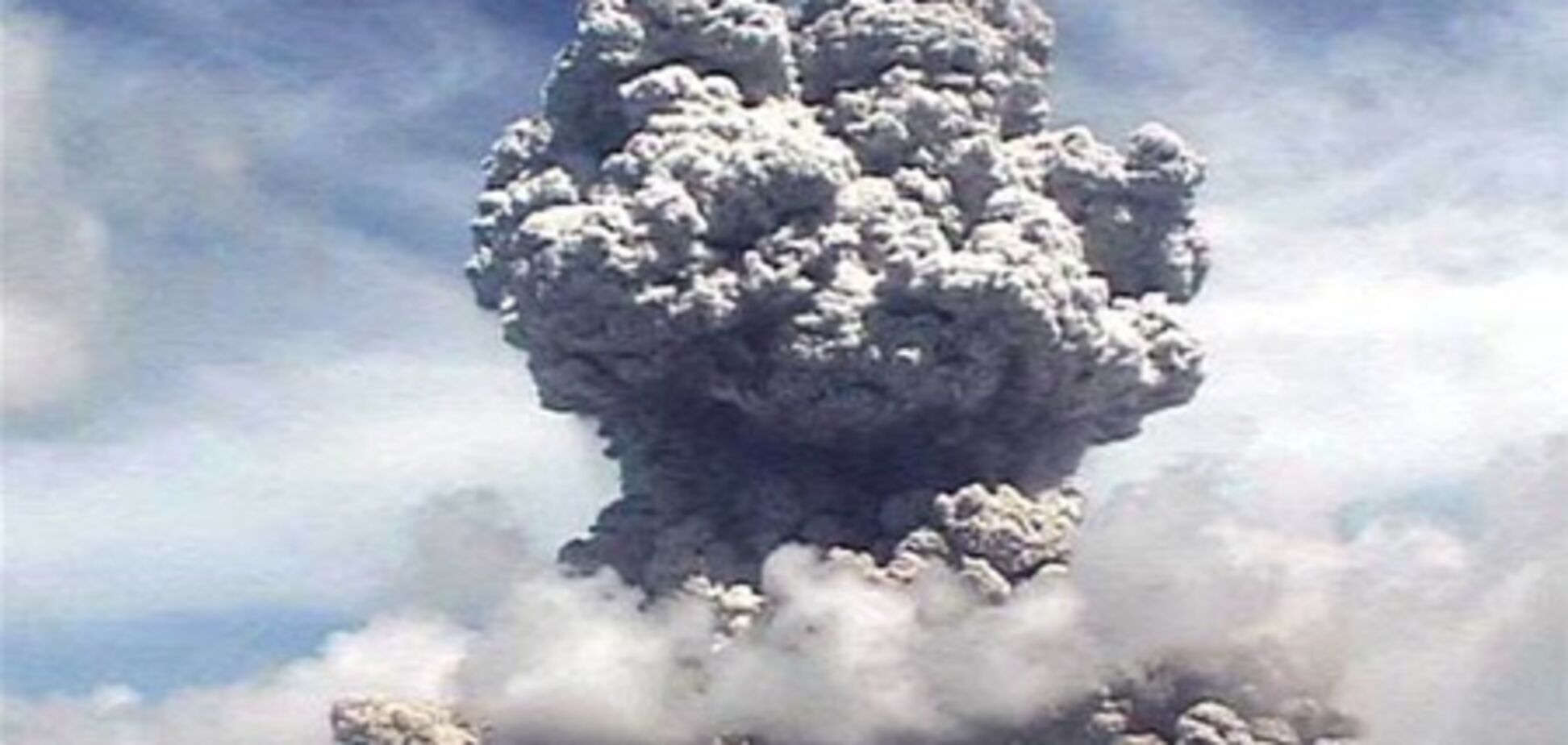 Вулканический пепел вновь нарушил авиасообщение в Австралии