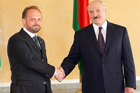 Екс-посол: білоруси знімуть штани зі свого Президента і наляскають йому по м’якому місцю