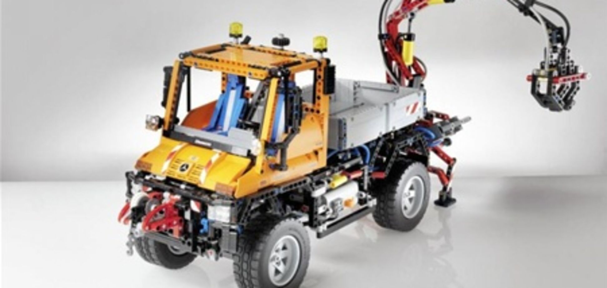 «LEGO» представил свой вариант Mercedes-Benz Unimog U 400