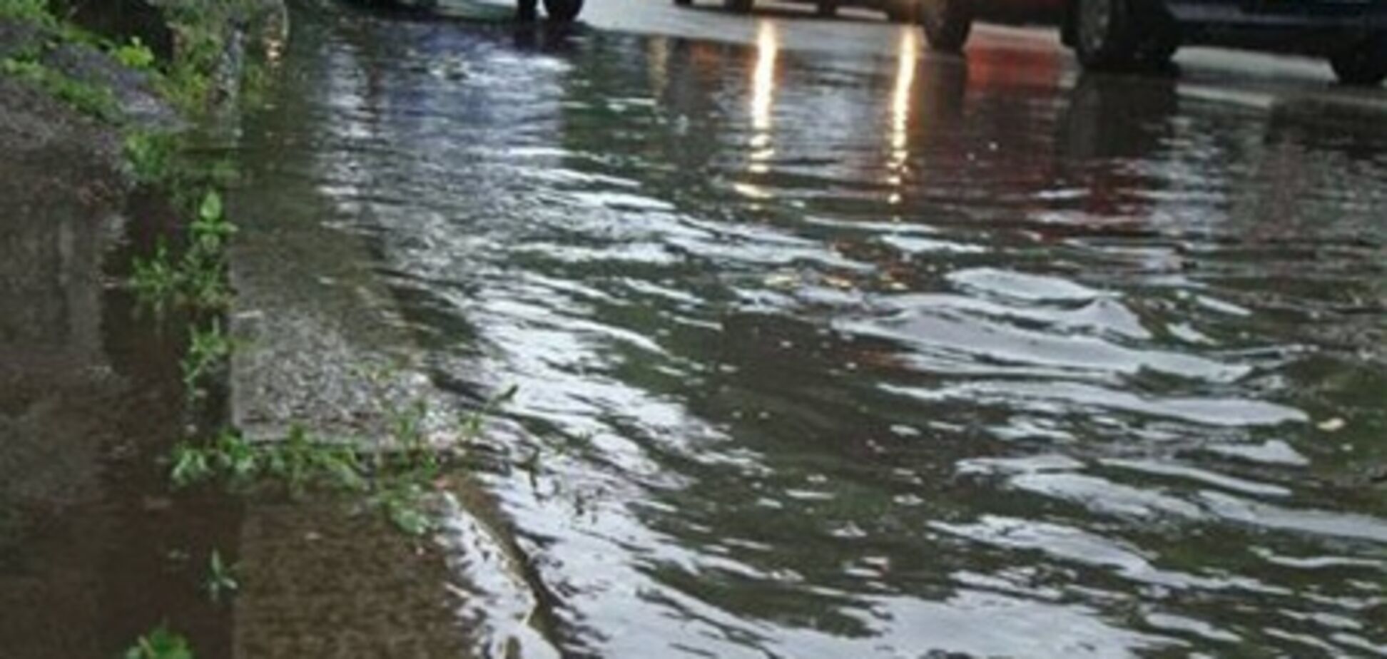 Сильный ливень превратил улицы Житомира в реки