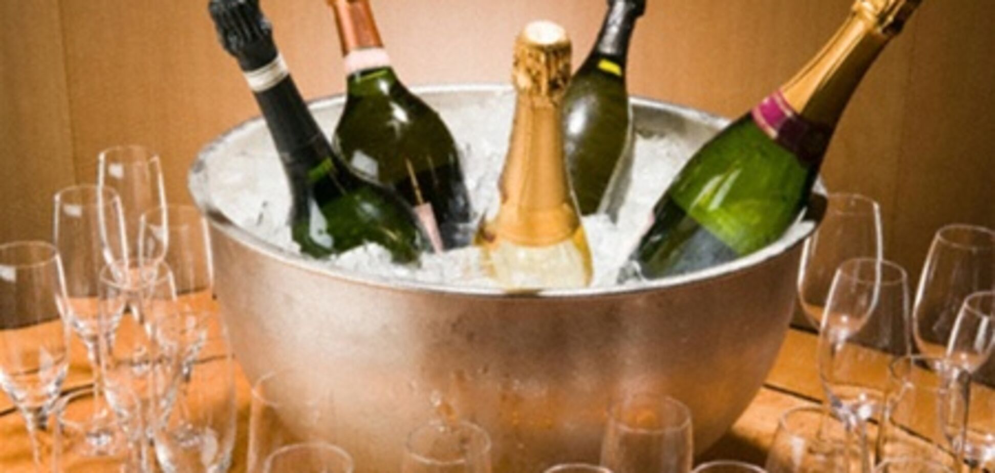 Две бутылки шампанского пытались продать за 140 тыс. долларов