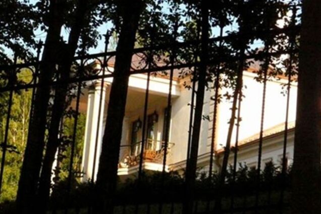 Около 40 журналистов отправились в Межигорье к Януковичу