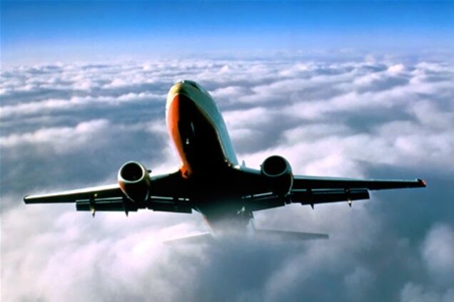 'Boeing-737', следовавший в Москву, совершил аварийную посадку