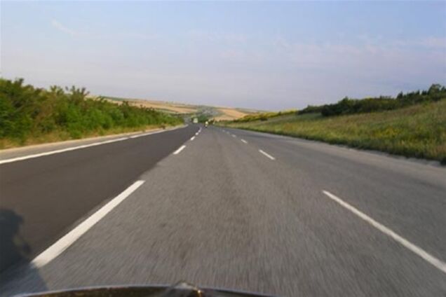 Азаров пообещал крупным городам окружные дороги в 2013 году