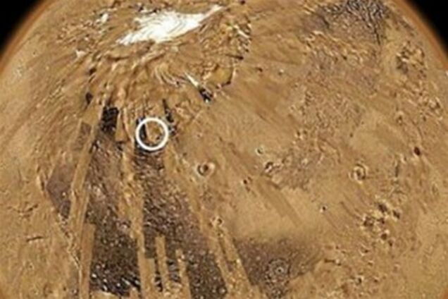Астроном-любитель обнаружил на Марсе 'базу пришельцев'. Фото. Видео