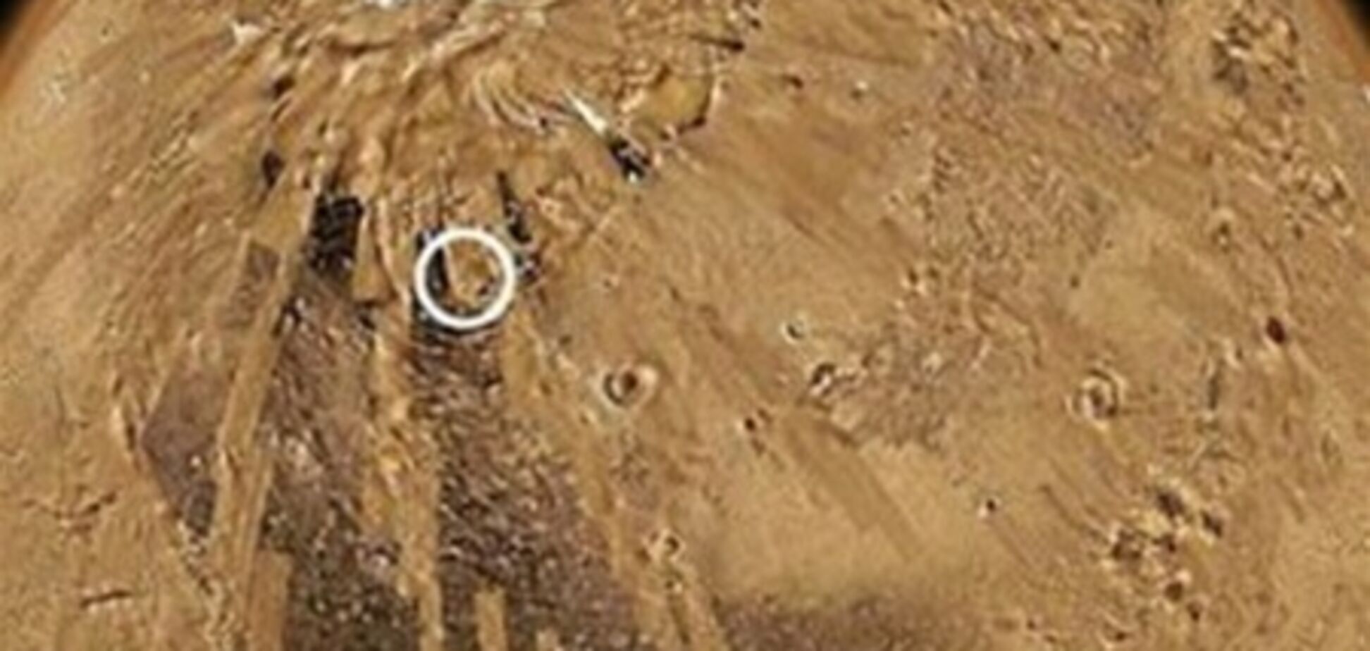Астроном-любитель обнаружил на Марсе 'базу пришельцев'. Фото. Видео