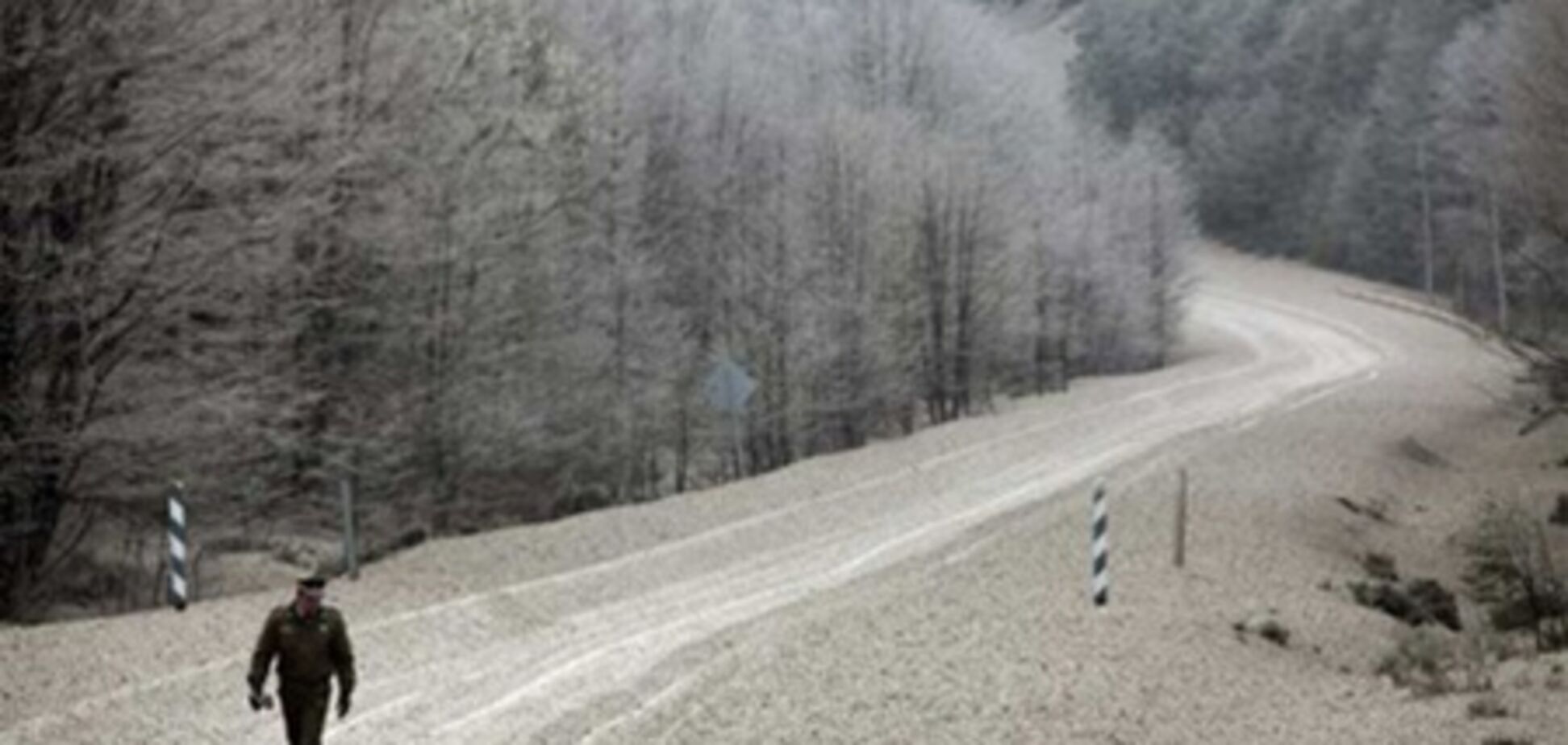 В Чили из-за извержения вулкана дороги покрылись толстым слоем пепла