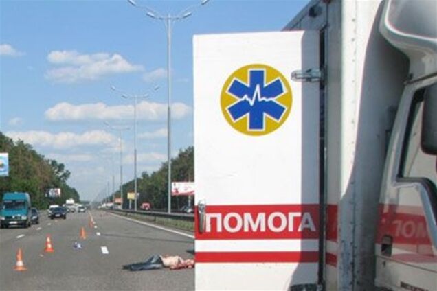 В Киев на Бориспольской трассе Skoda Octavia насмерть сбила девушку