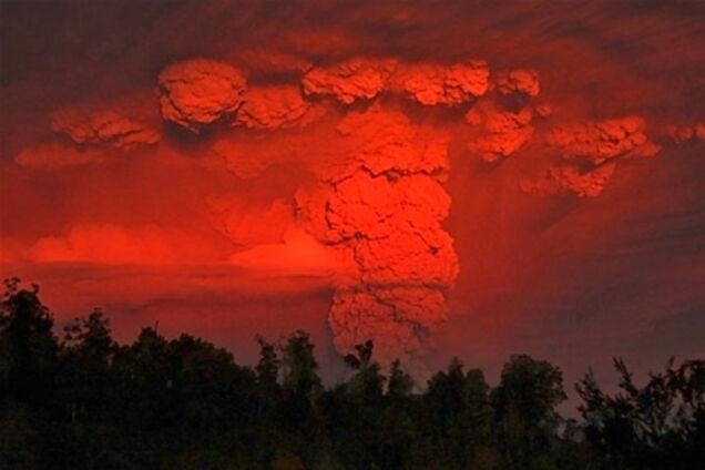 Вулкан Пуйеуэ засыпал Чили и Аргентину толстым слоем пепла