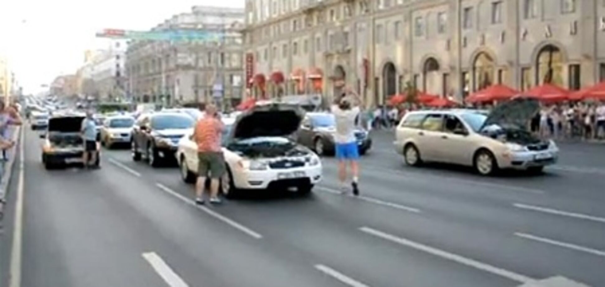 Сотни автомобилистов блокировали центр Минска, протестуя против повышения цен на бензин