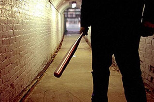 Защитнице донецкой школы пригрозили: глаза повыкалываем, а сыну - сломаем ноги