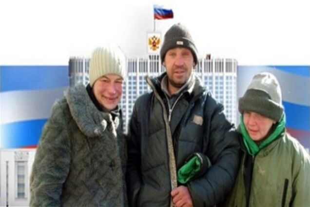 Путин принимает в 'Народный фронт' бомжей и зеков