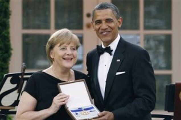 Обама нагородив Ангелу Меркель медаллю Свободи