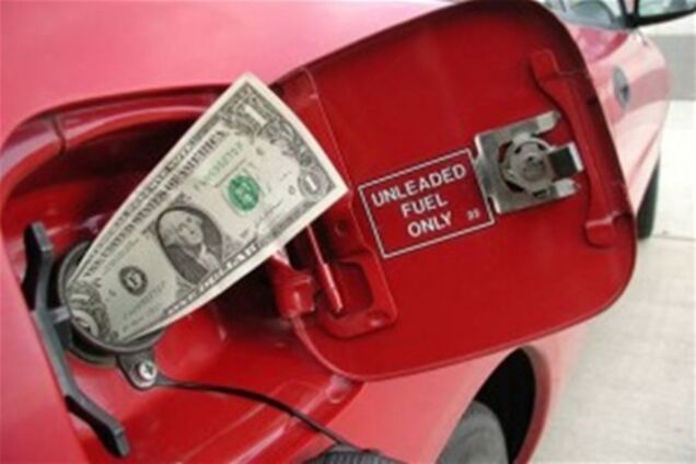 Лукашенко приказал снизить цены на бензин