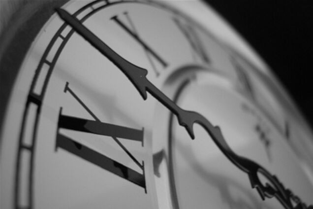 Медведев подписал закон об отмене зимнего времени