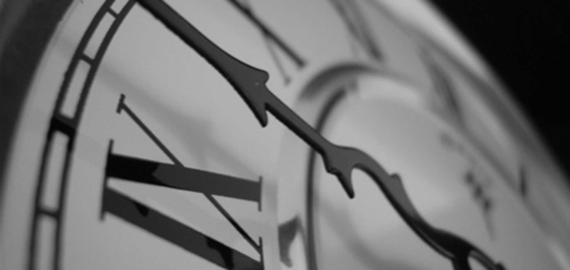 Медведев подписал закон об отмене зимнего времени