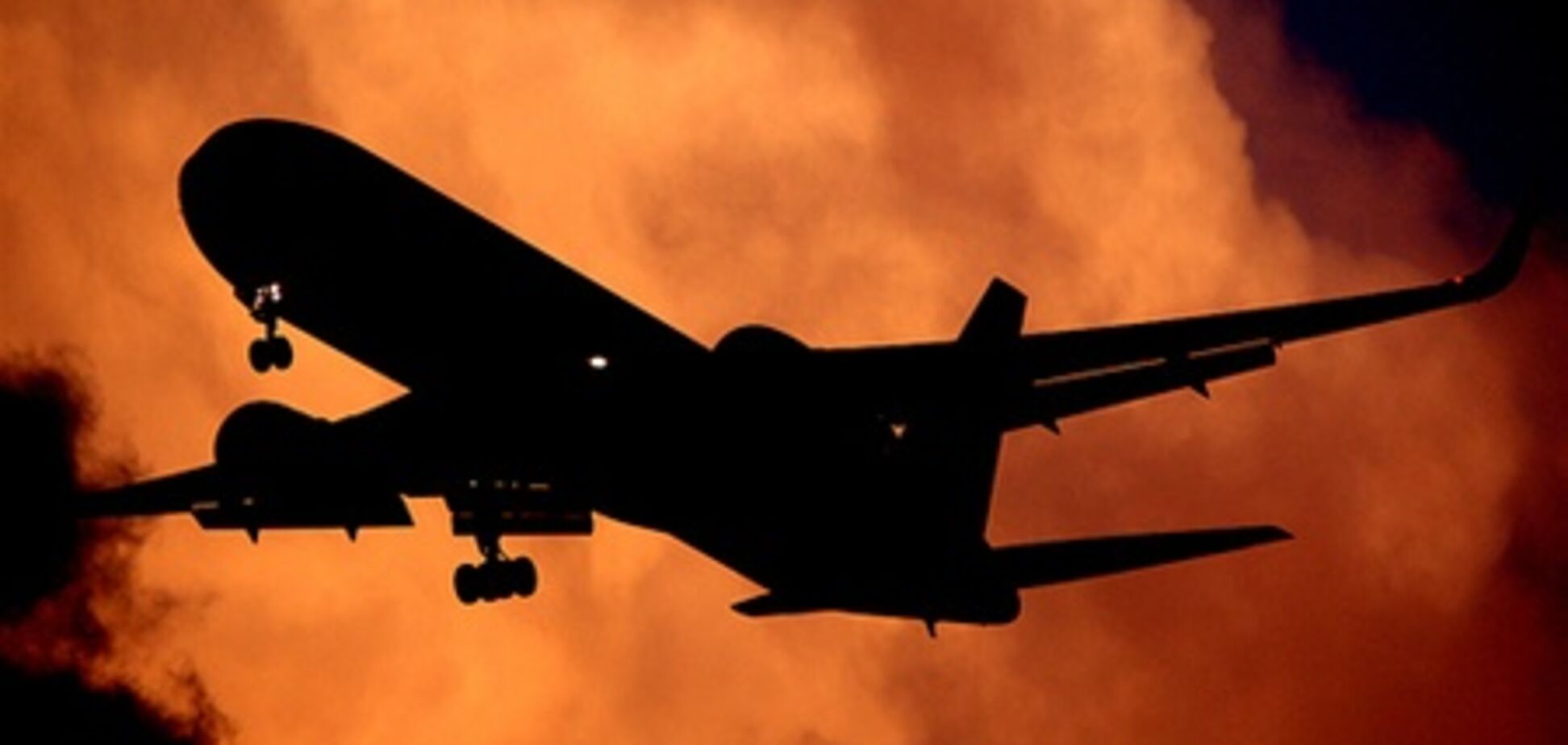 У 'Боїнга' з 200 пасажирами у повітрі загорівся двигун
