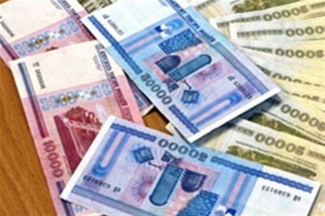 Нацбанк Білорусі визнав девальвацію свого рубля на 75%