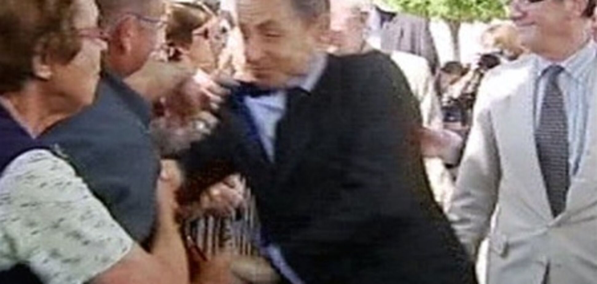 Суд обязал напавшего на Саркози пройти курс лечения
