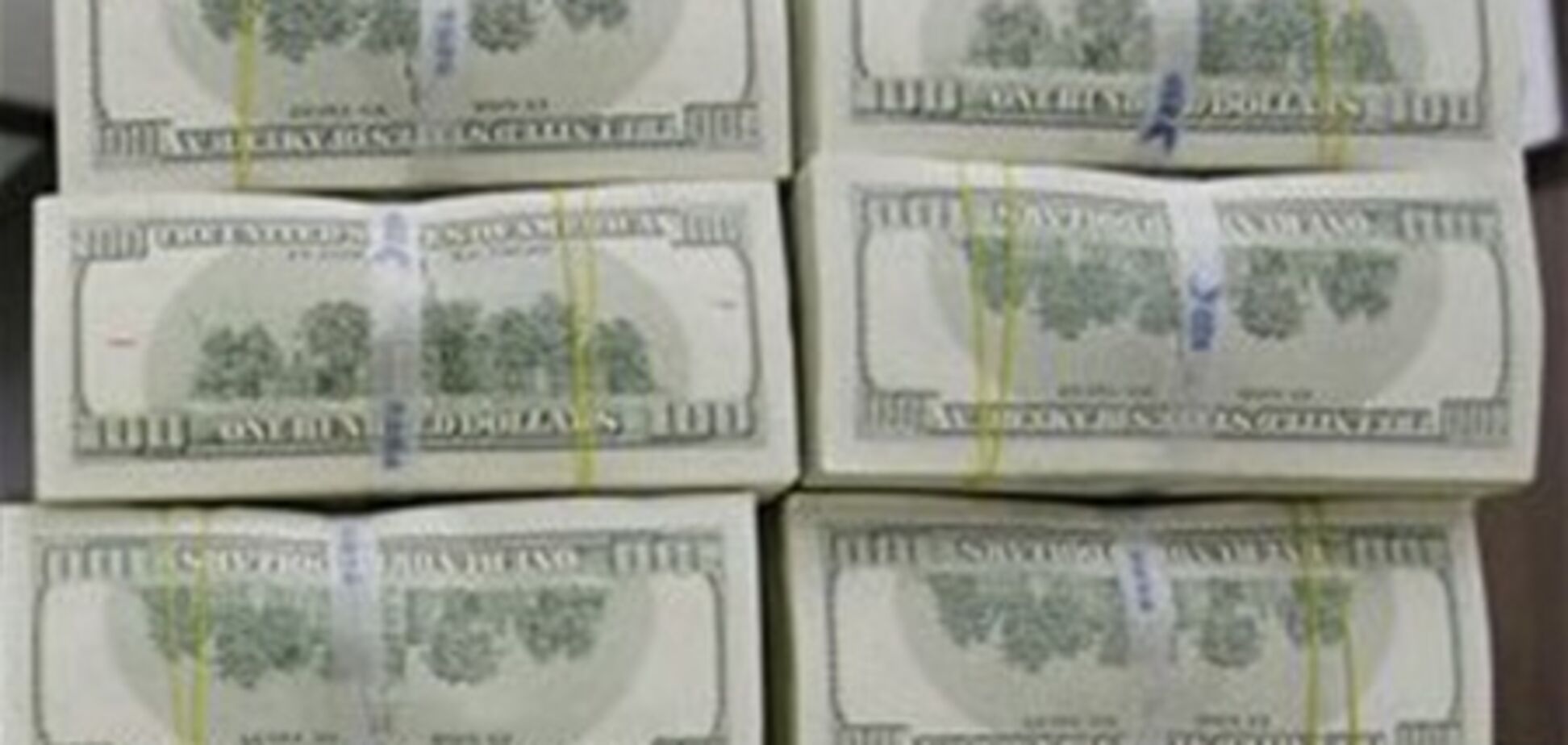 НБУ резко увеличил продажи долларов на межбанке