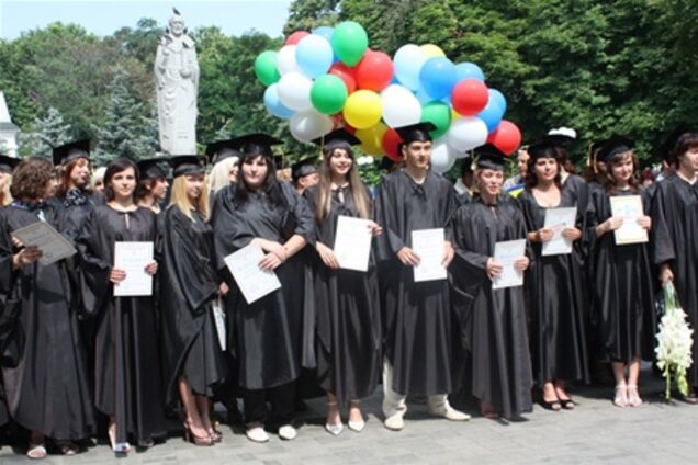 Керівники вишів персонально відповідатимуть за своєчасну видачу дипломів