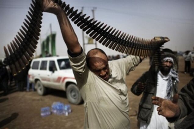 Армія Каддафі відбила у повстанців ключове місто