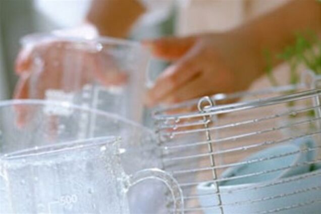 Жителей Киева попросили отказаться от моющих средств