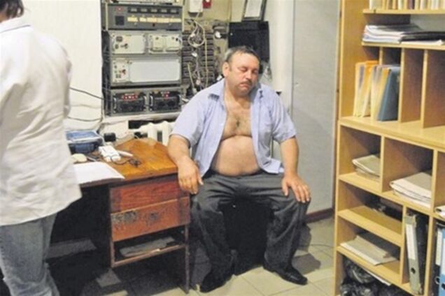 Начальника паспортного столу, який побив дівчину, притягнуть до відповідальності