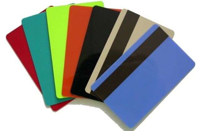 Украинцев насильно переведут на електронные соцкарты