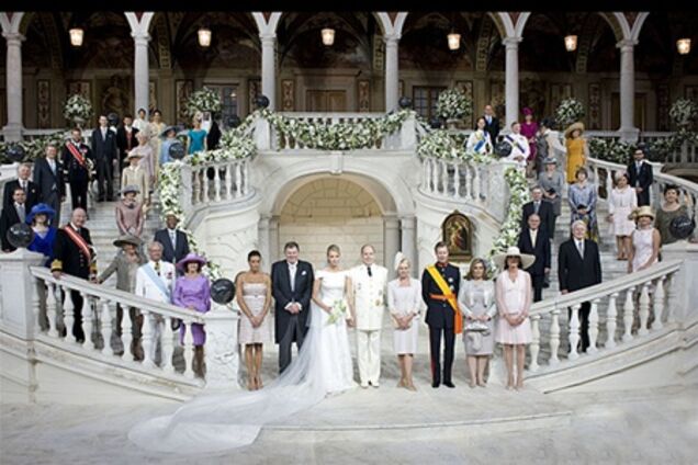 Отец княгини Монако опроверг слухи