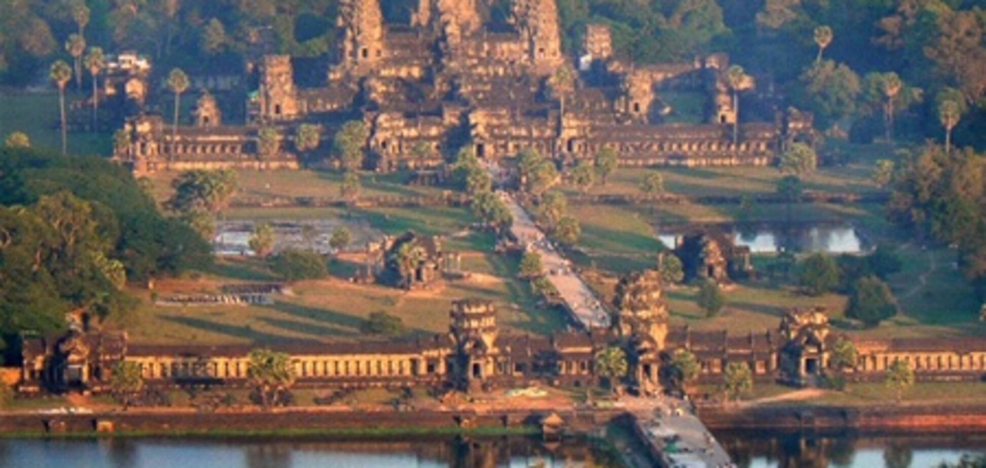 Камбоджийский храм разрушают туристы