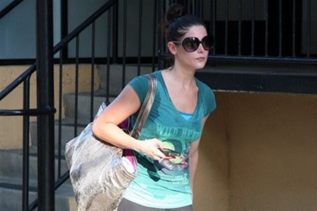 Мокрые подмышки Эшли Грин