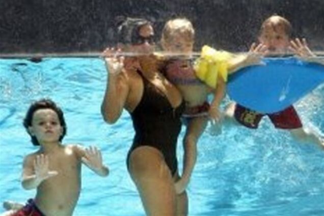 У 56-летней мамы Бритни Спирс фигура лучше, чем у дочери. Фото