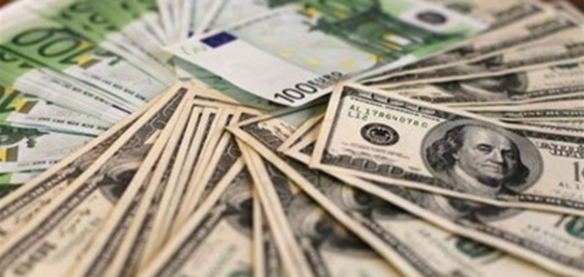 Євро та долари такі ж папірці, як гривня - експерт