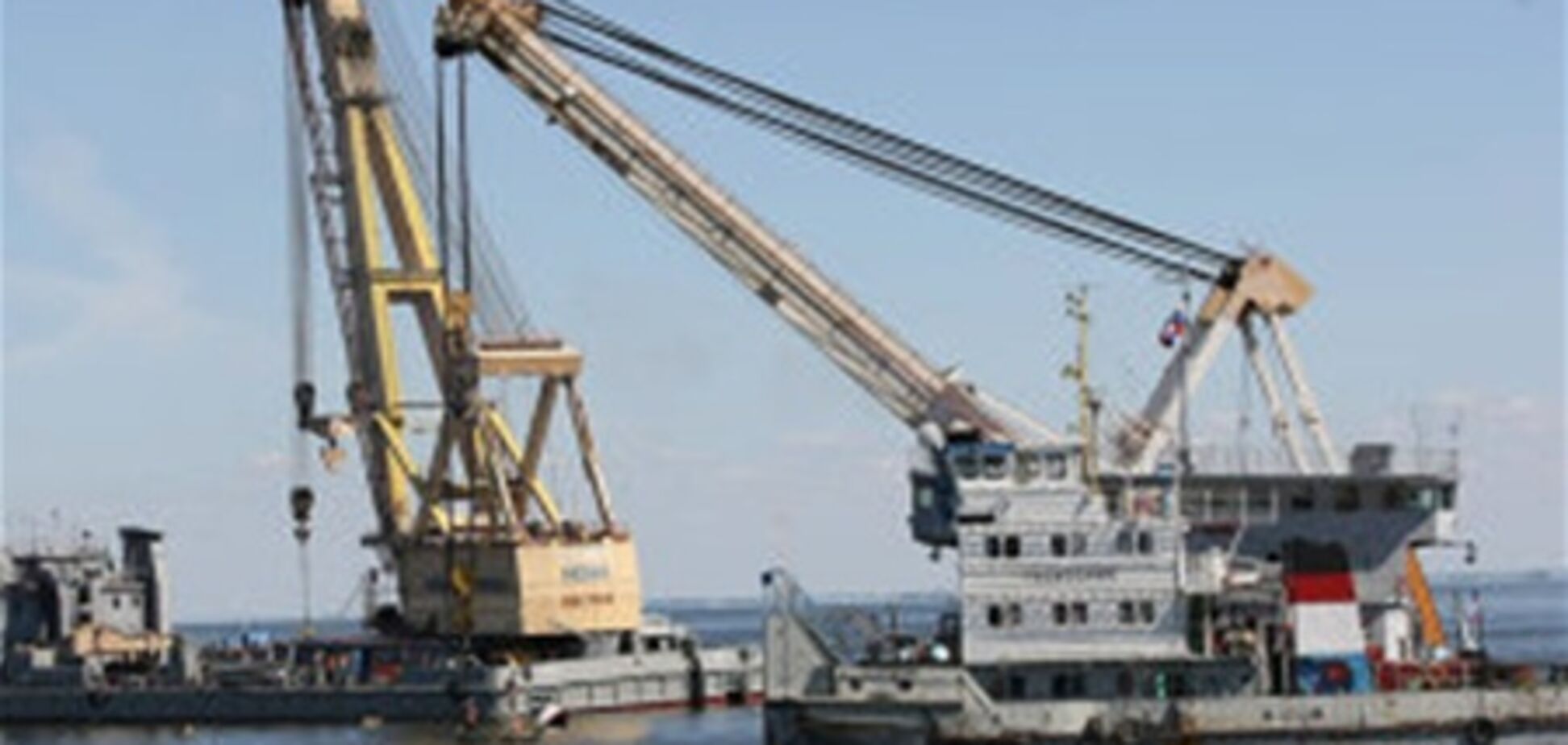 Специалисты выравнивают теплоход 'Булгария' без второго троса