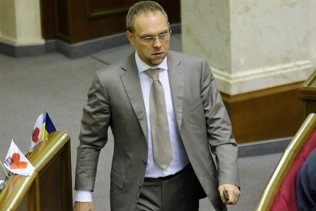 Суд пішов радитись, чи позбавляти Тимошенко захисту Власенко